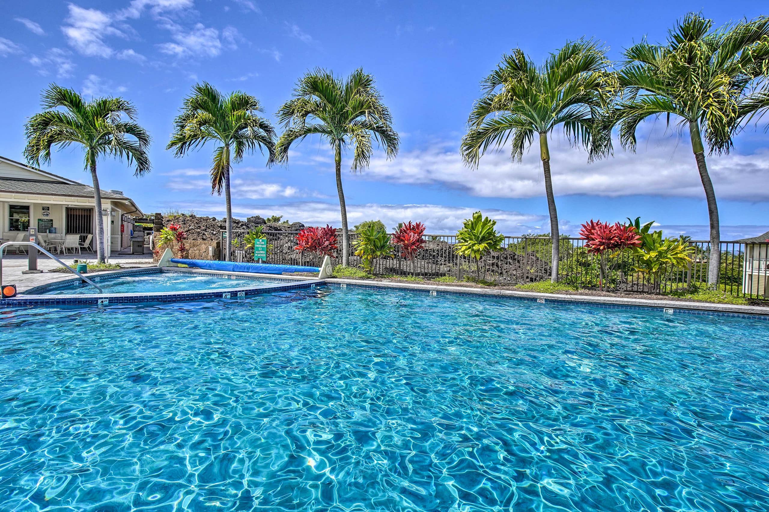 Townhouse in Kailua-Kona · ★4.89 · 3 bedrooms · 5 beds · 2.5 baths - Image 1