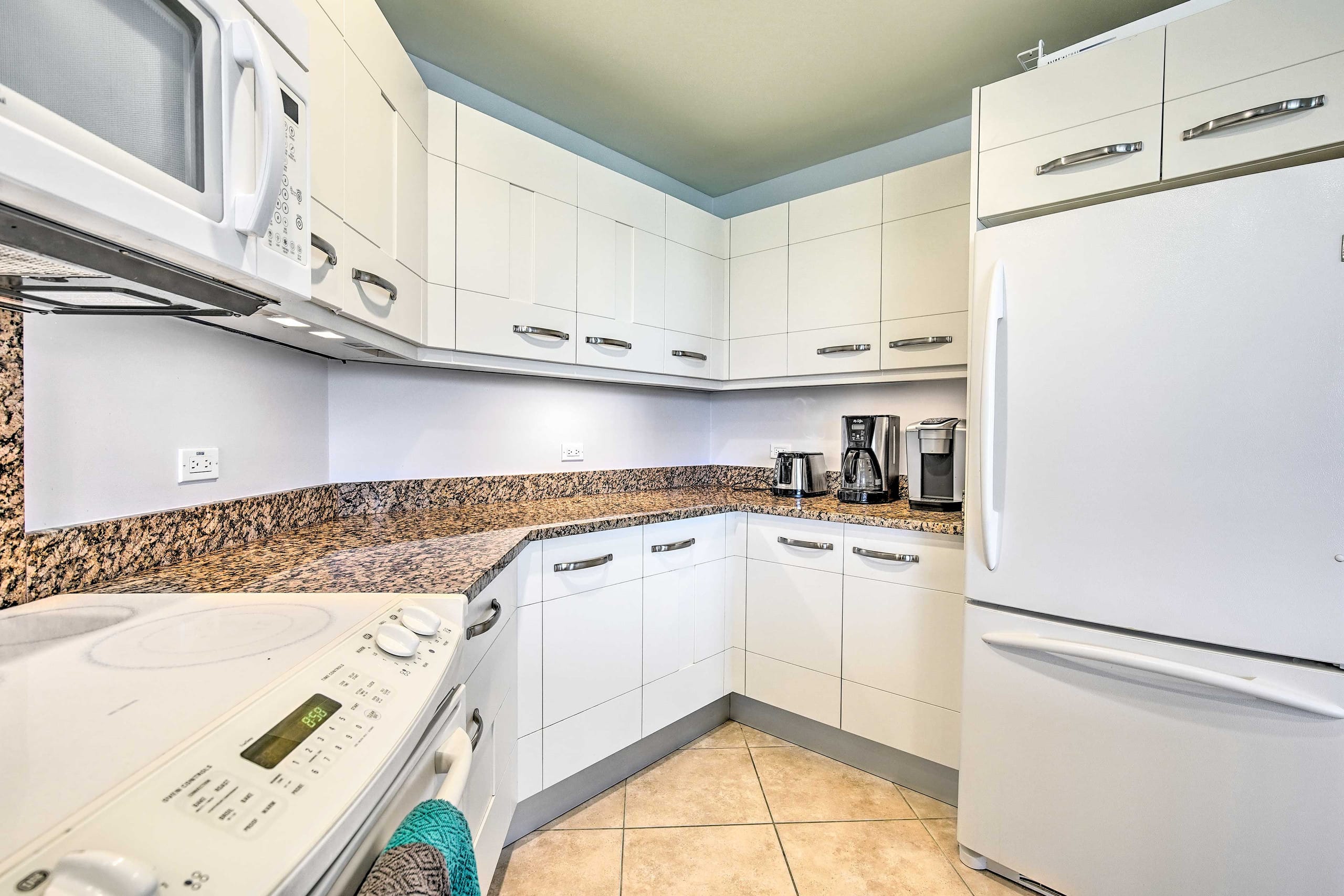 Townhouse in Kailua-Kona · ★4.89 · 3 bedrooms · 5 beds · 2.5 baths - Image 11