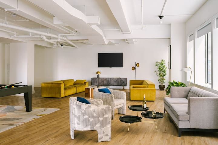 Sonder at One Platt | Three-Bedroom Apartment gallery image 2