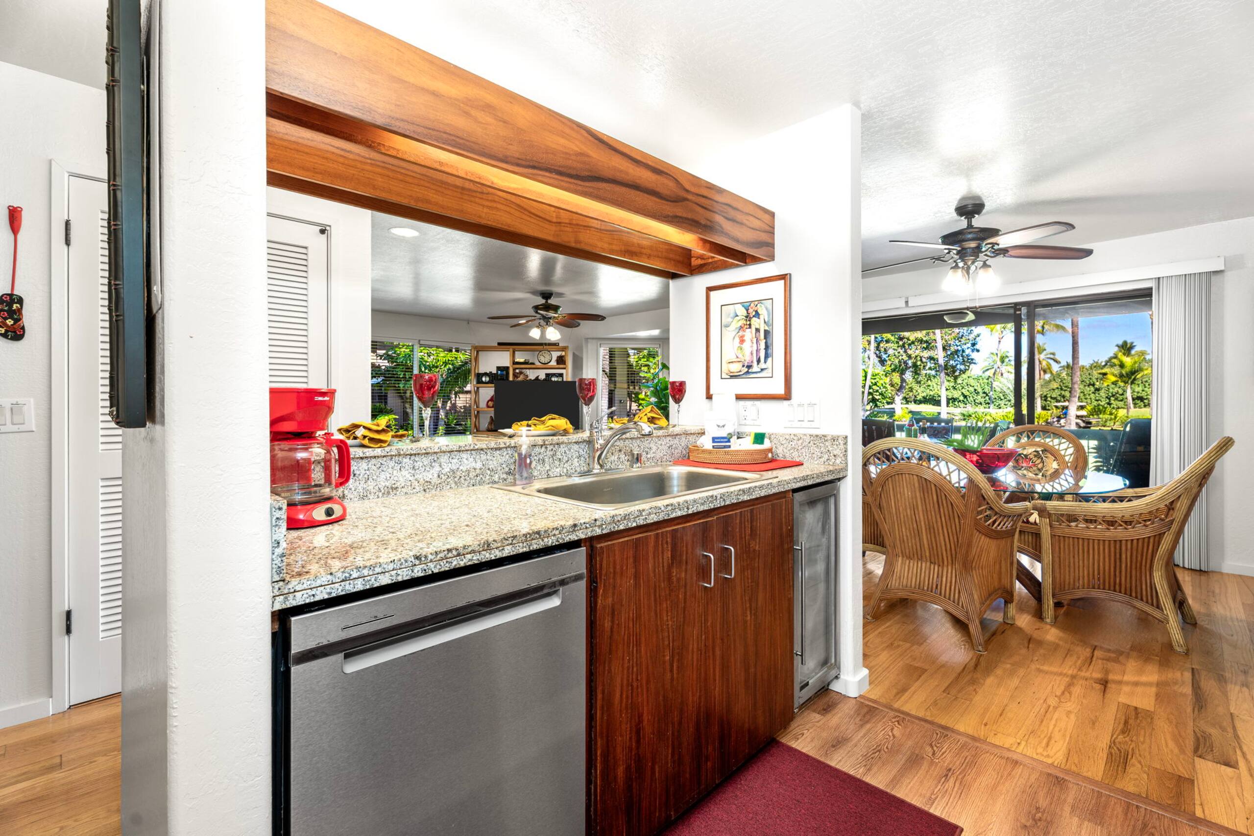 Condo in Kailua-Kona · ★4.88 · 2 bedrooms · 3 beds · 2 baths - Image 12
