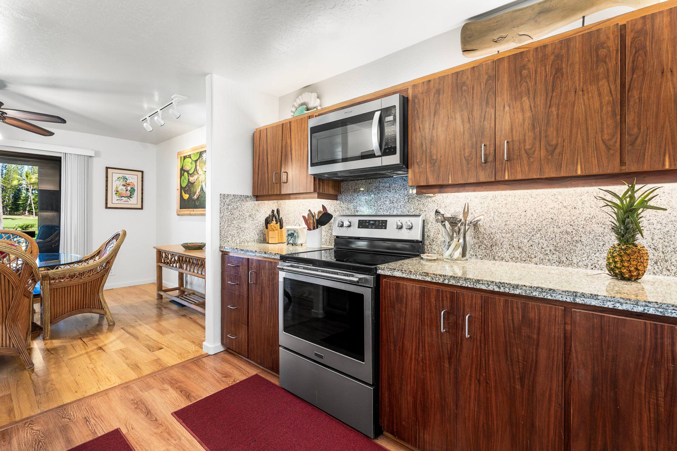 Condo in Kailua-Kona · ★4.88 · 2 bedrooms · 3 beds · 2 baths - Image 11