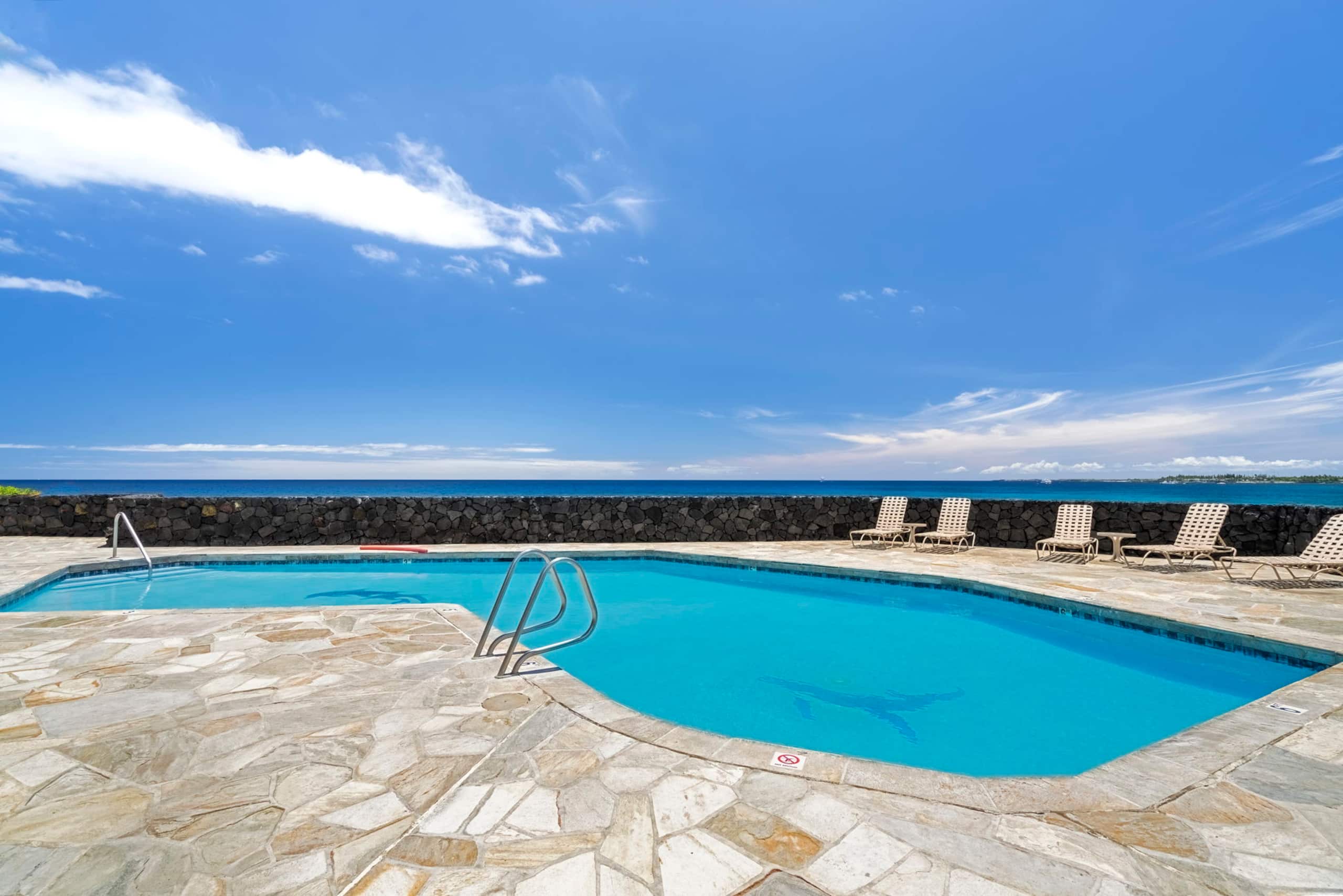 Condo in Kailua-Kona · ★4.51 · 2 bedrooms · 4 beds · 2 baths - Image 26