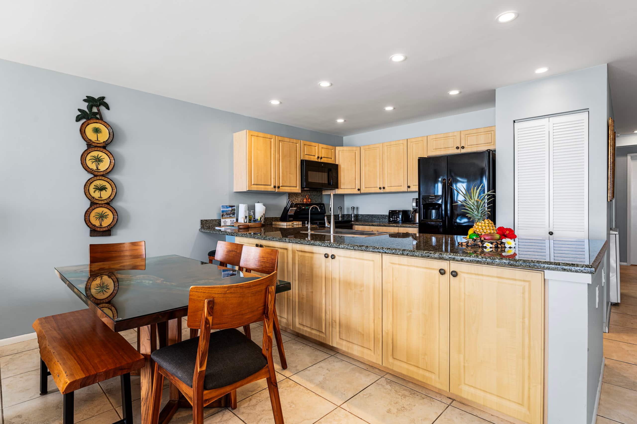 Condo in Kailua-Kona · ★4.51 · 2 bedrooms · 4 beds · 2 baths - Image 4