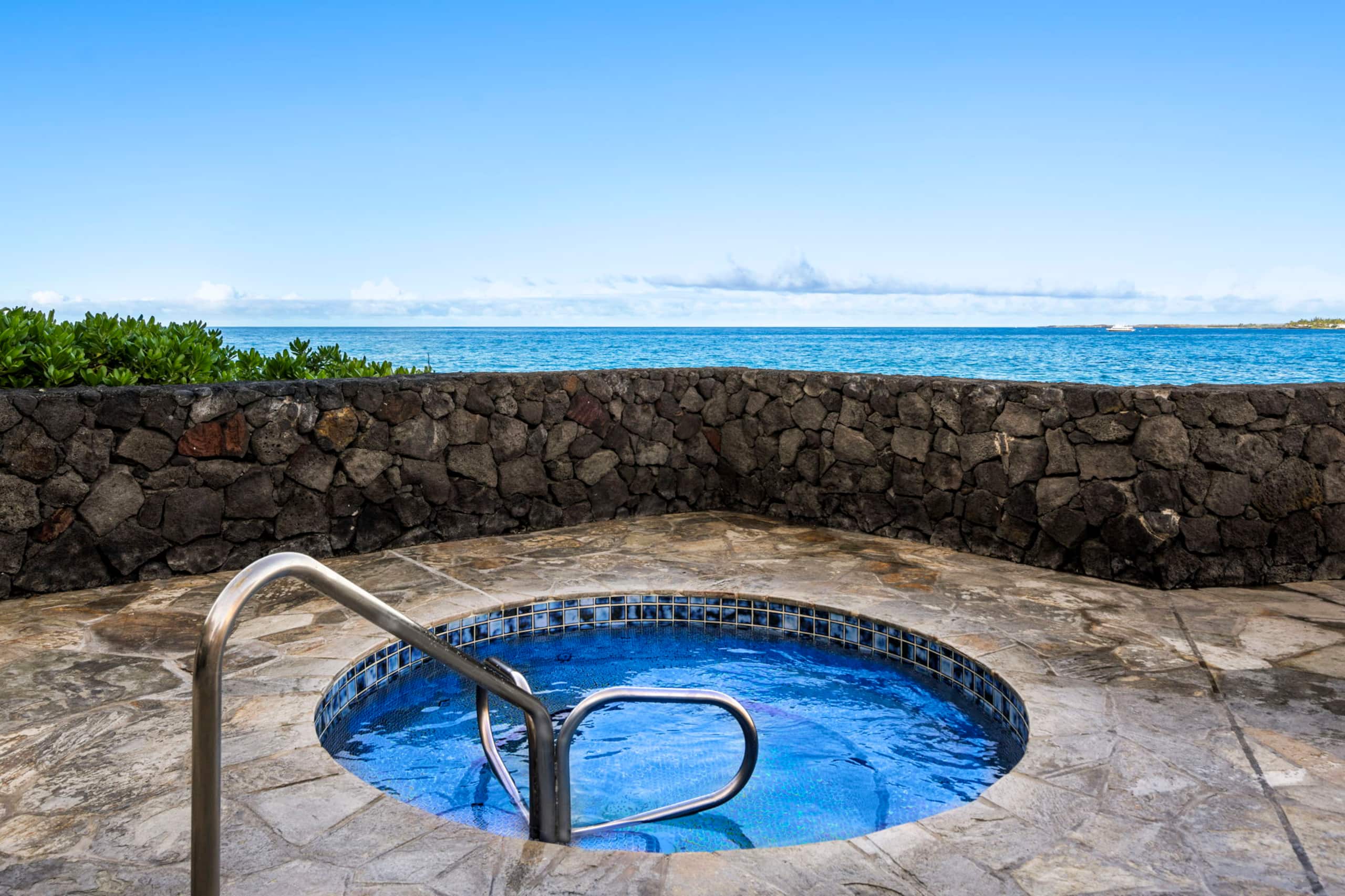 Condo in Kailua-Kona · ★4.51 · 2 bedrooms · 4 beds · 2 baths - Image 25