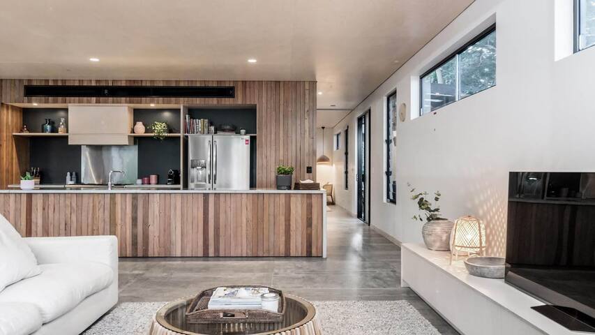 Tallowood – luxury beach house with pool & studio gallery image 5