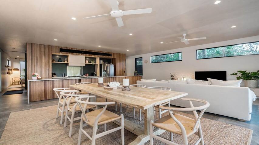 Tallowood – luxury beach house with pool & studio gallery image 3