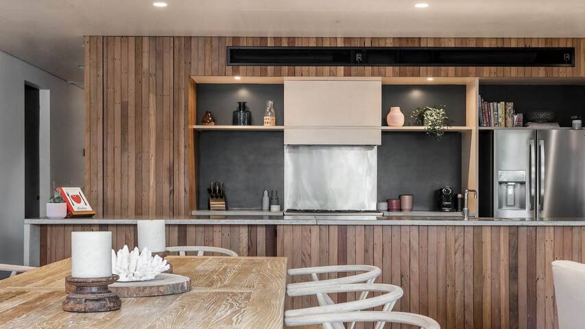 Tallowood – luxury beach house with pool & studio gallery image 4