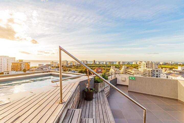 Modern Apartment w/Rooftop Deck (Scholtz Penthouse gallery image 2