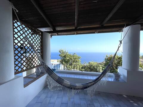 Casa Il Peperoncino in the village center, overlooking the sea
