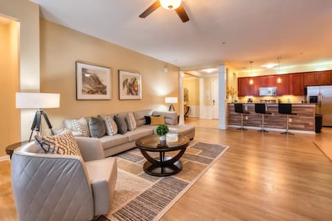 VC7 306 - Lake and Pool view by Universal Studios