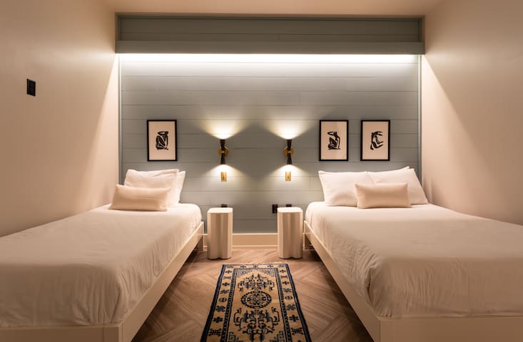 Walkable Stylish Getaway Famous Ave of the Arts 33