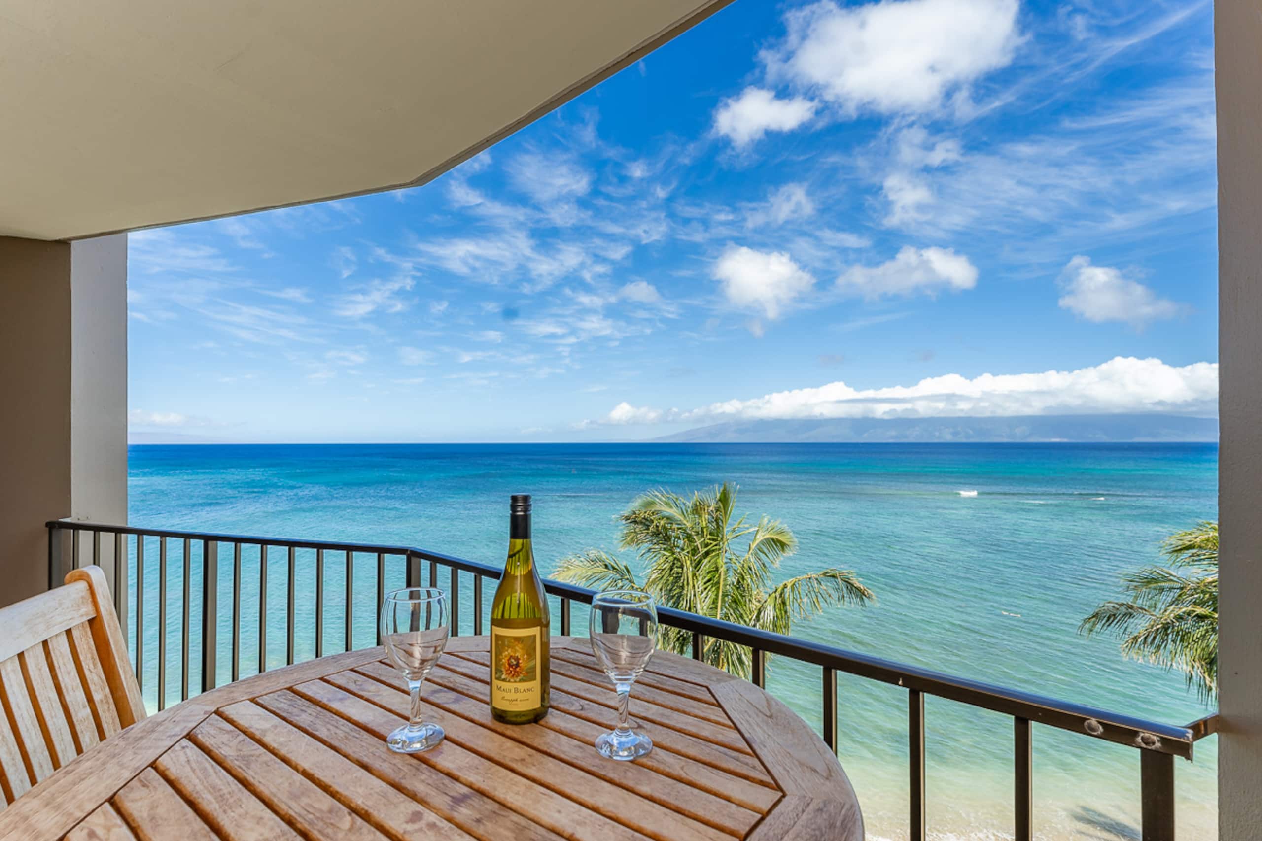 Condo in Lahaina · ★4.94 · 1 bedroom · 2 beds · 1 bath - Image 1