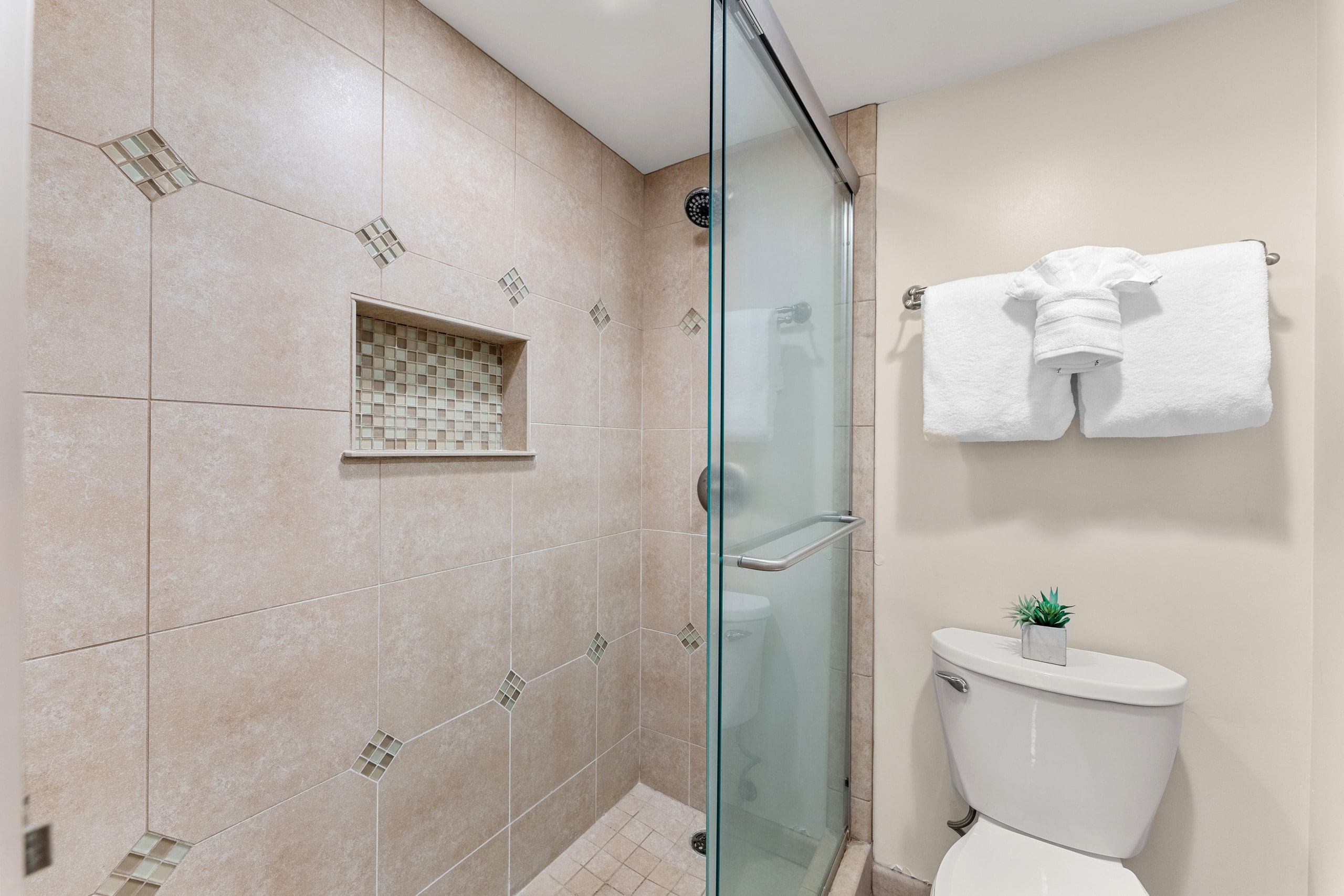 Condo in Lahaina · ★4.94 · 1 bedroom · 2 beds · 1 bath - Image 20
