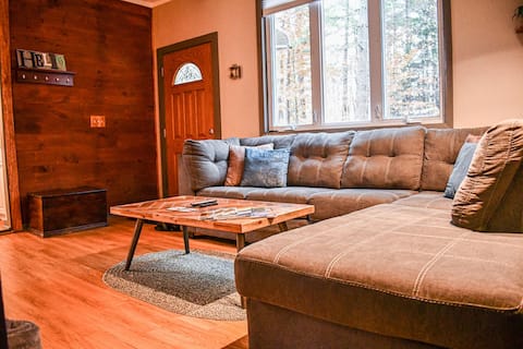 Stylish Cabin/ Brook Road