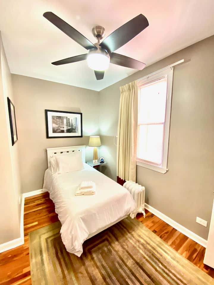 Спалня № 3 (първи етаж) Единично легло