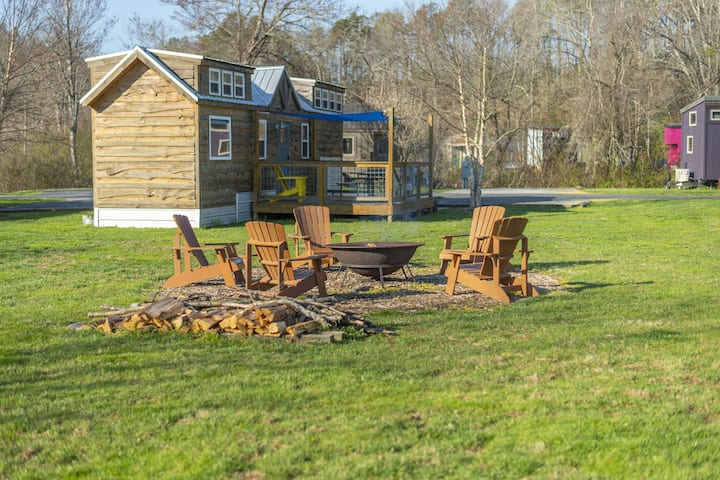 Magnolia | Tiny Modern Farmhouse Escape - Tiny houses for Rent in Mills  River, North Carolina, United States - Airbnb