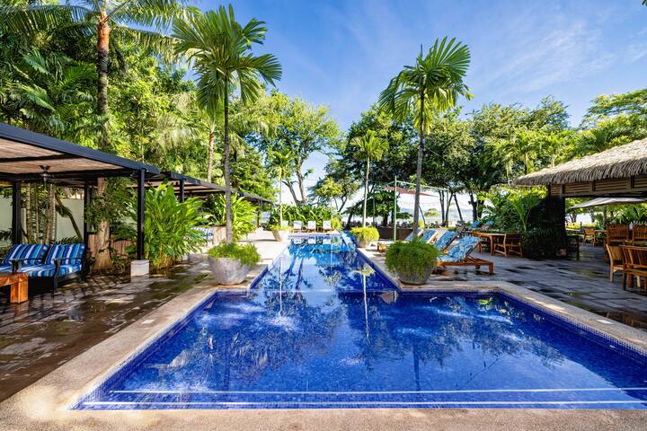Luxury Penthouse with Plunge Pool and Beach Club!