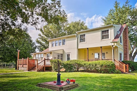 Remodeled Historic Farmhouse ~ 20 Mi to KC!