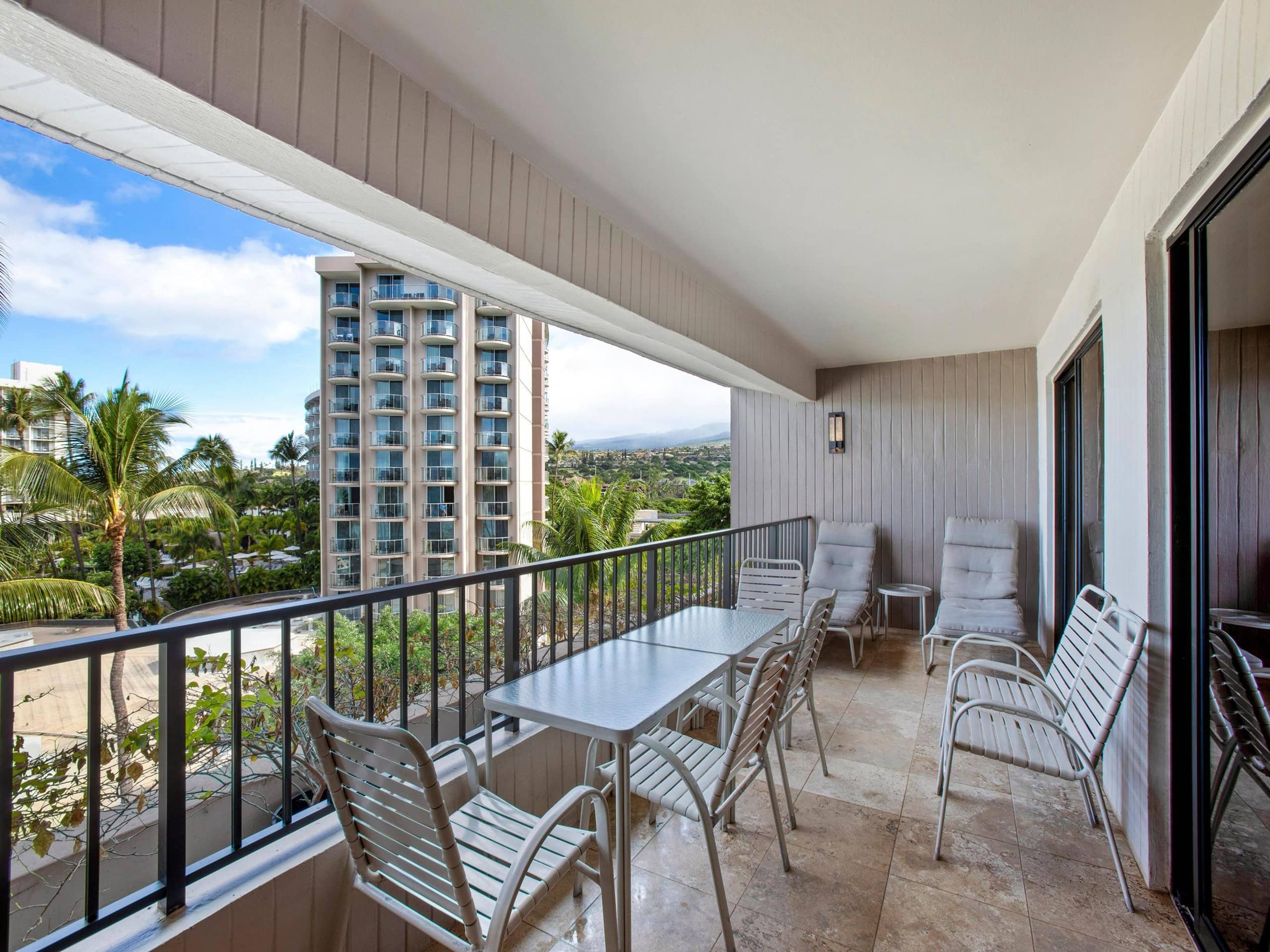 Ocean & Island Views, Sleeps 9 w/ Private Lanai - Photo 12