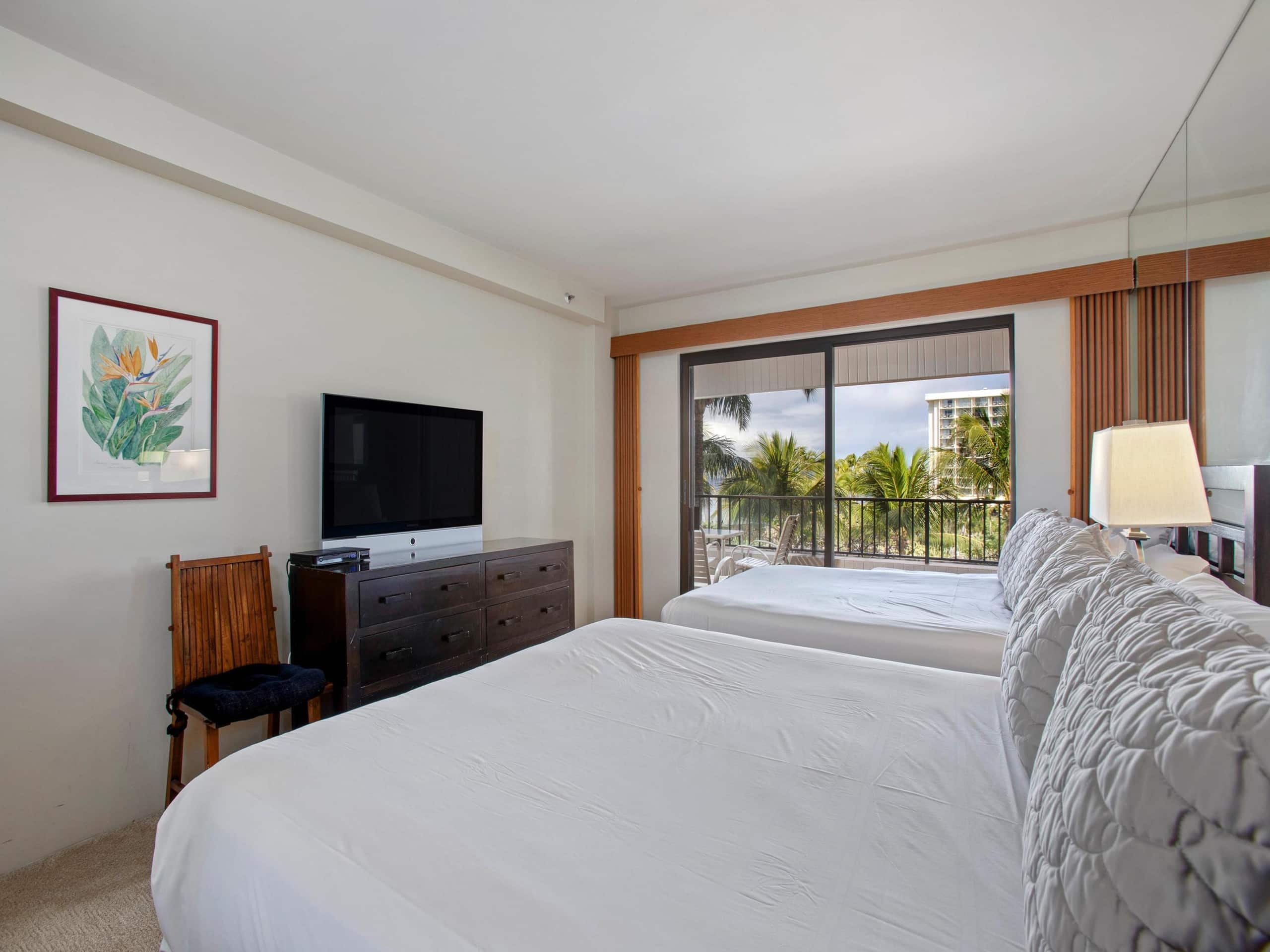 Ocean & Island Views, Sleeps 9 w/ Private Lanai - Photo 5