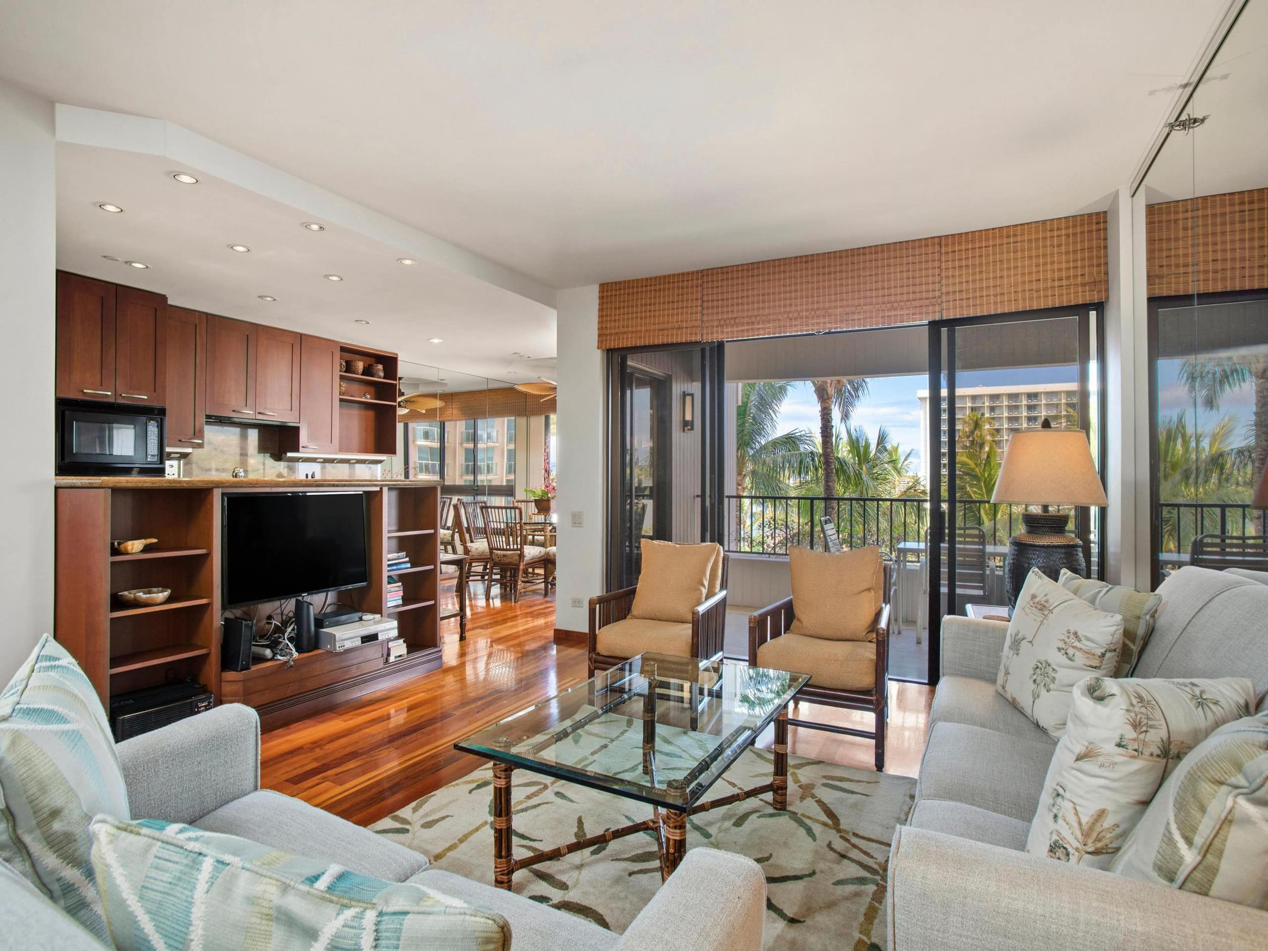 Ocean & Island Views, Sleeps 9 w/ Private Lanai - Photo 4