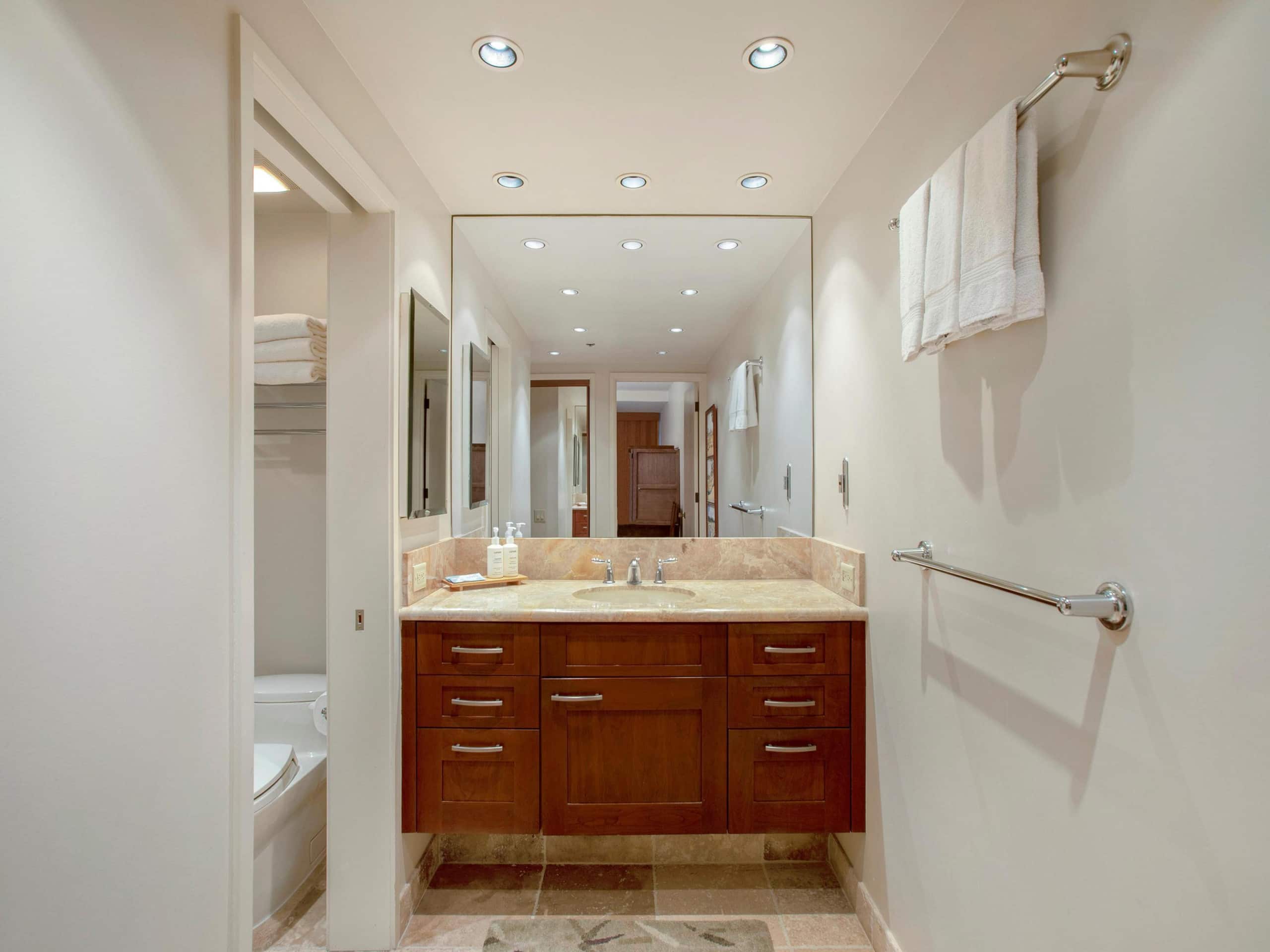 Ocean & Island Views, Sleeps 9 w/ Private Lanai - Photo 21