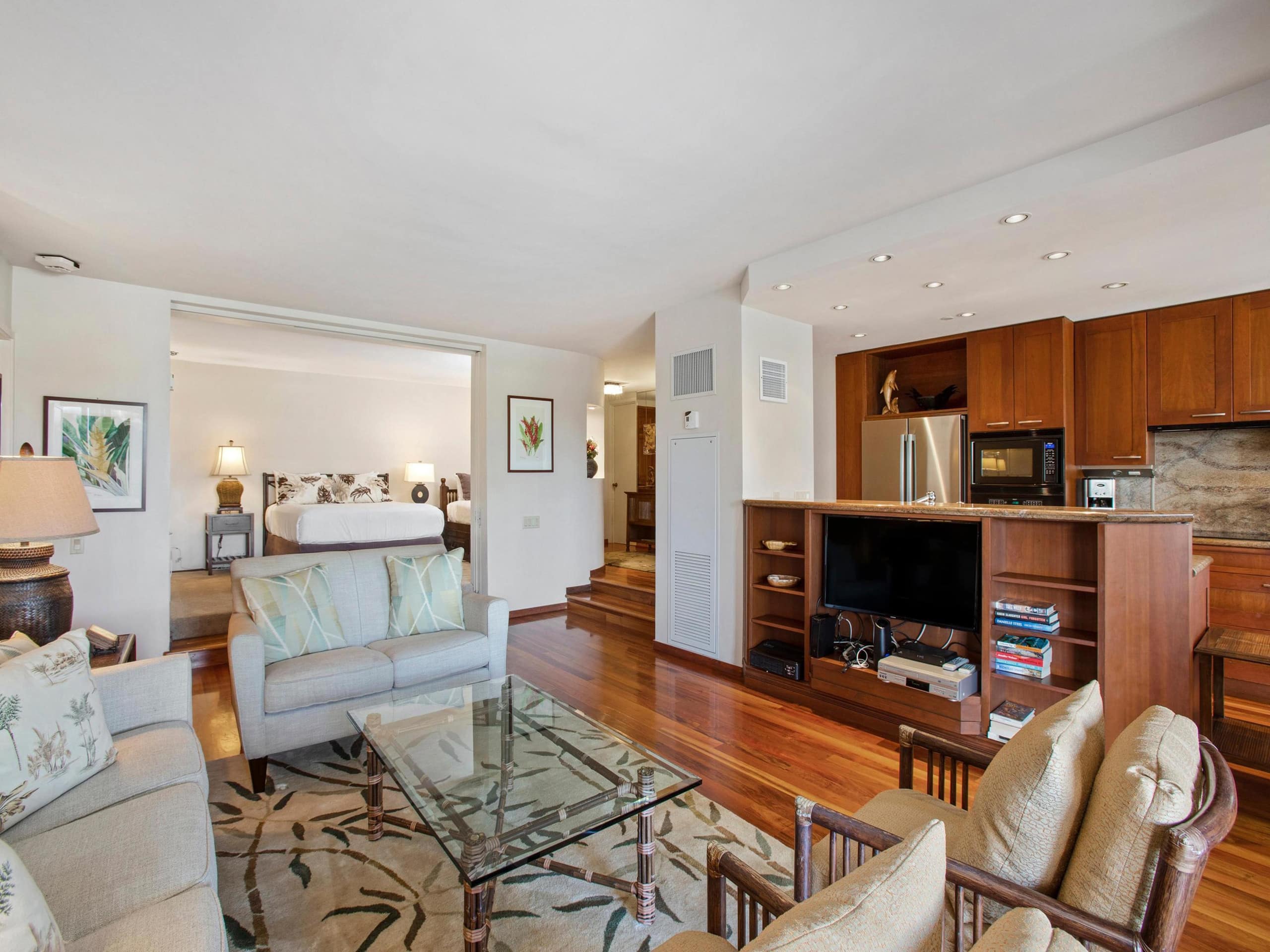 Ocean & Island Views, Sleeps 9 w/ Private Lanai - Photo 7