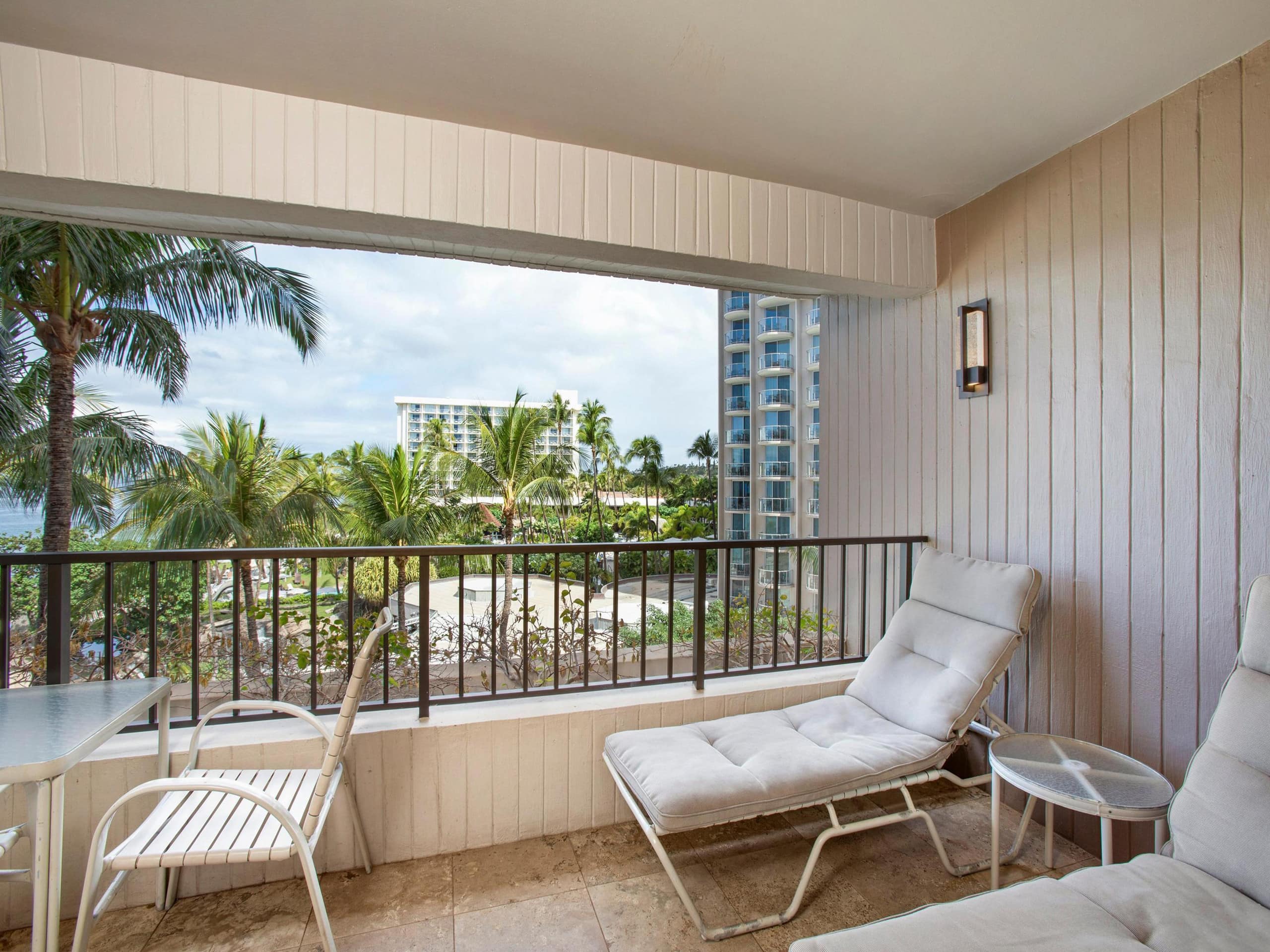 Ocean & Island Views, Sleeps 9 w/ Private Lanai - Photo 11