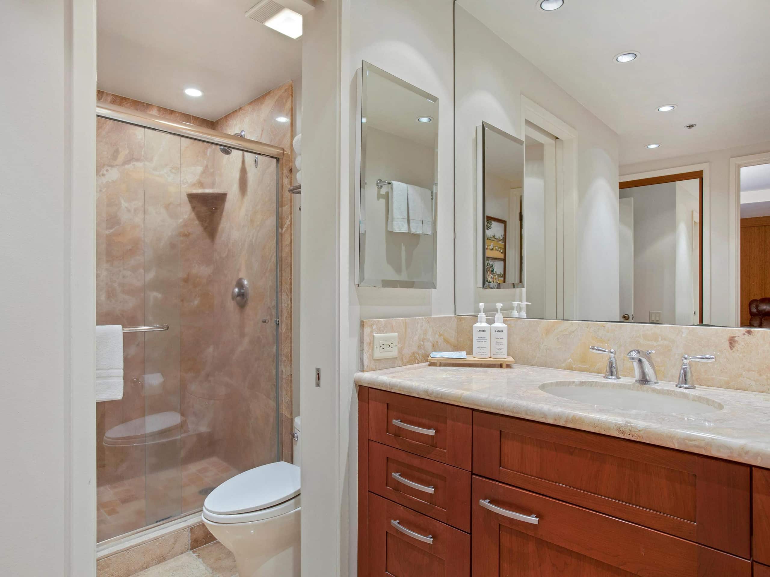 Ocean & Island Views, Sleeps 9 w/ Private Lanai - Photo 23