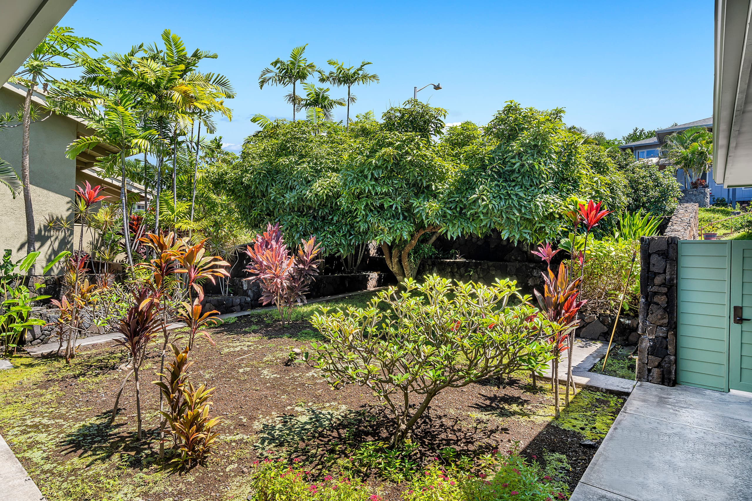 Home in Kailua-Kona · ★4.69 · 3 bedrooms · 4 beds · 3.5 baths - Image 39