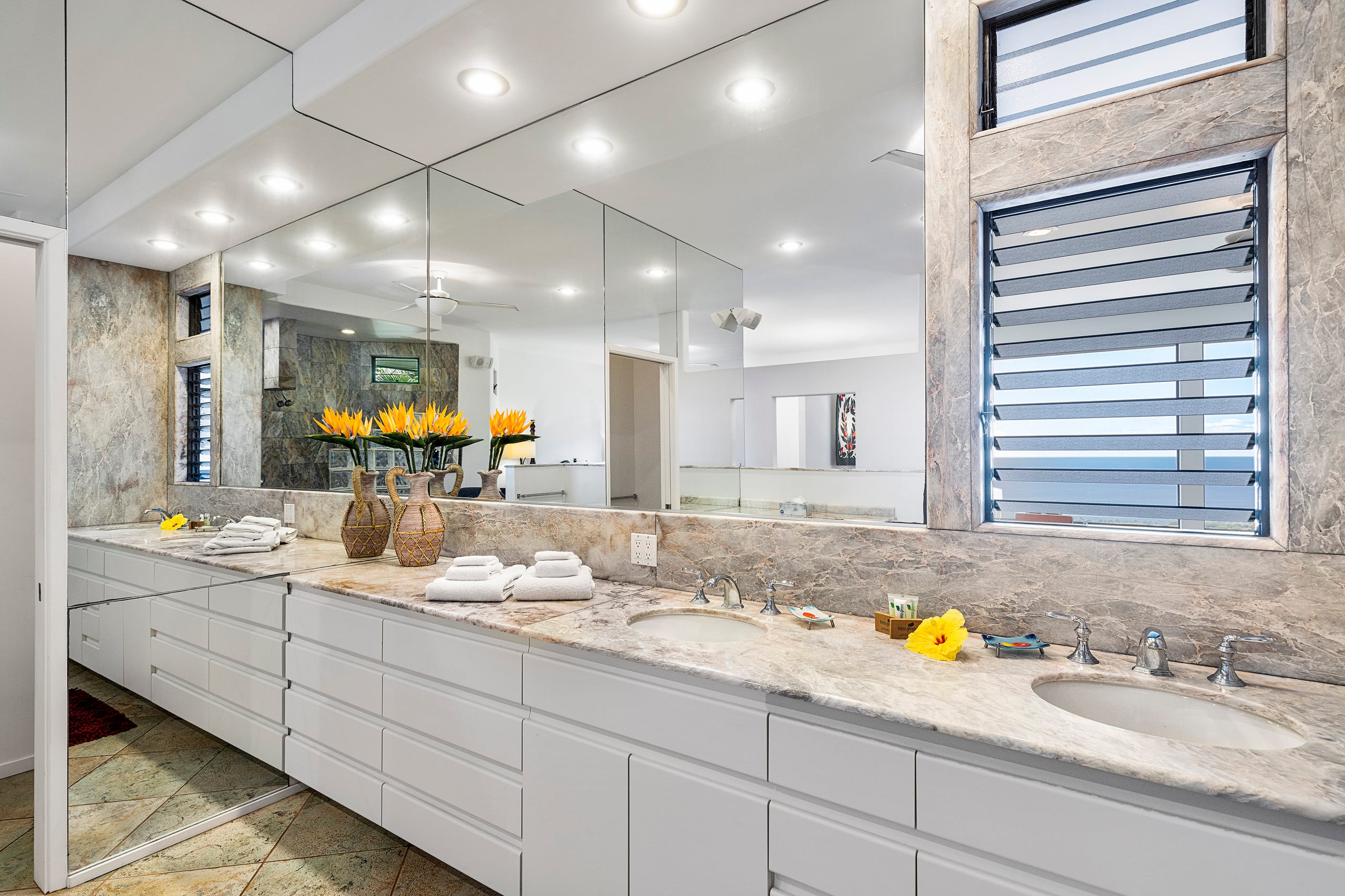 Home in Kailua-Kona · ★4.69 · 3 bedrooms · 4 beds · 3.5 baths - Image 19