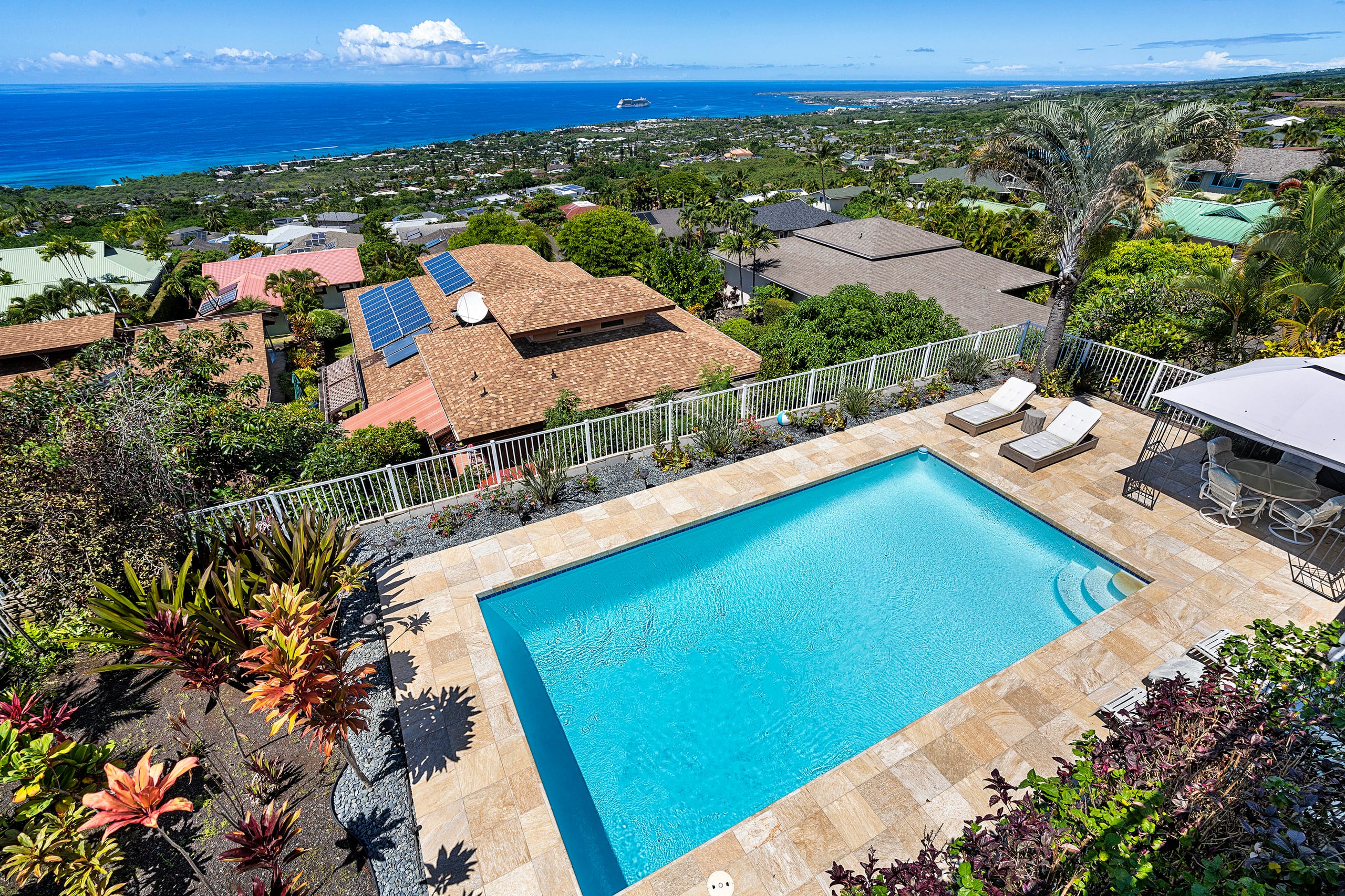 Home in Kailua-Kona · ★4.69 · 3 bedrooms · 4 beds · 3.5 baths - Image 36