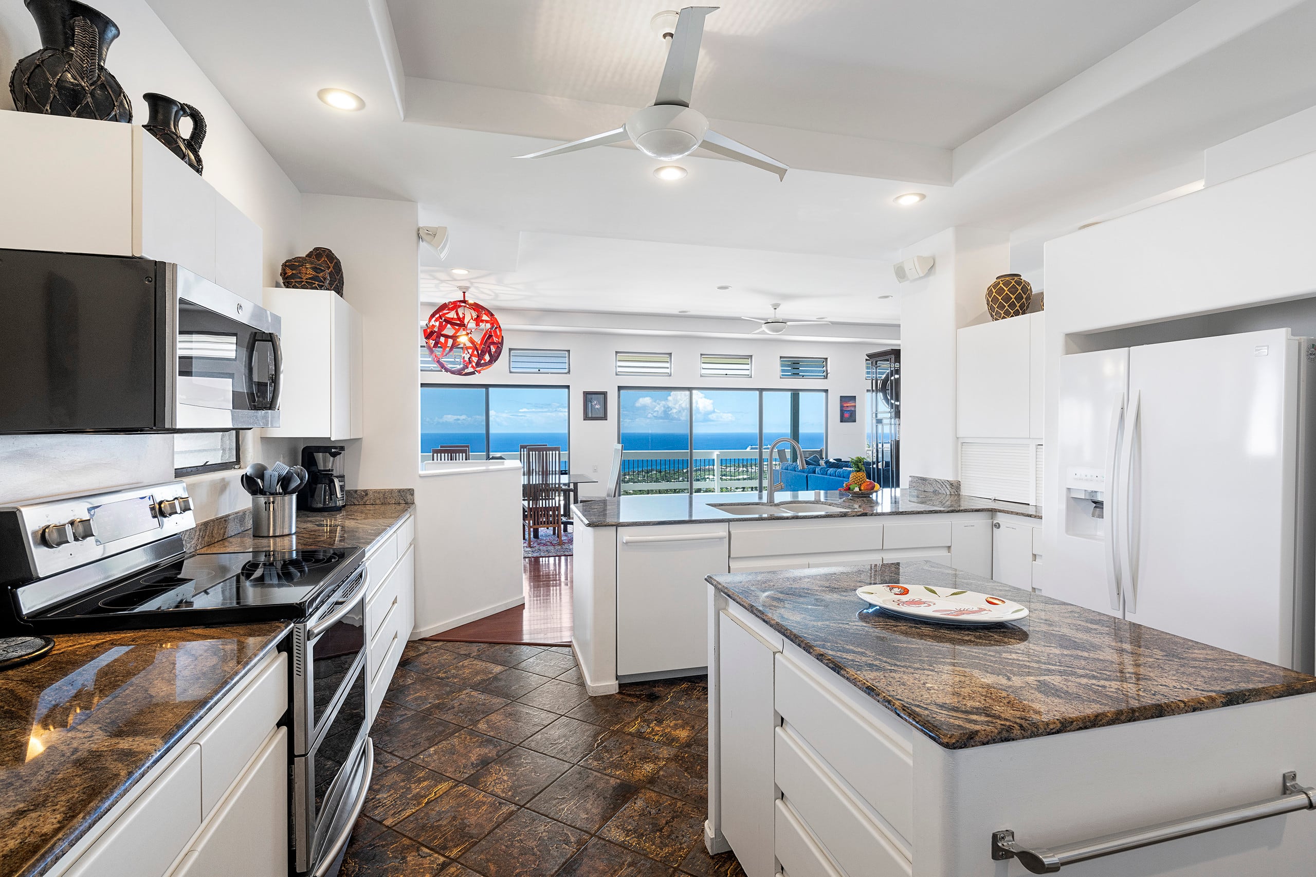 Home in Kailua-Kona · ★4.69 · 3 bedrooms · 4 beds · 3.5 baths - Image 5
