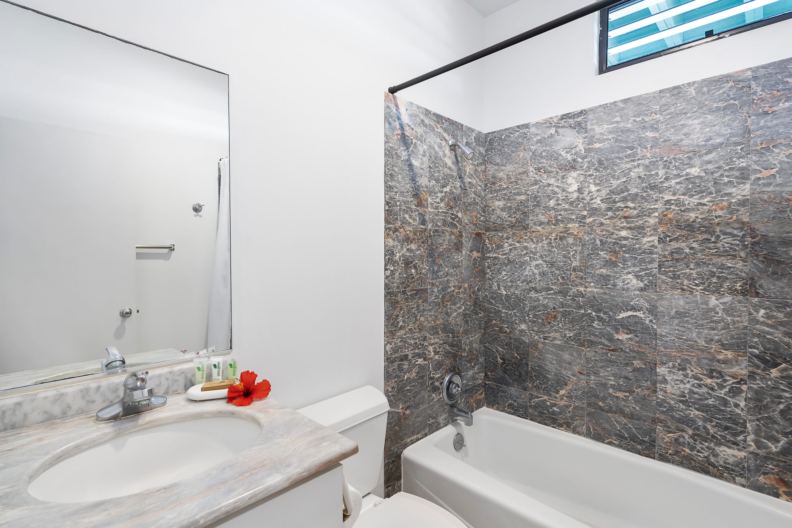 Home in Kailua-Kona · ★4.69 · 3 bedrooms · 4 beds · 3.5 baths - Image 26