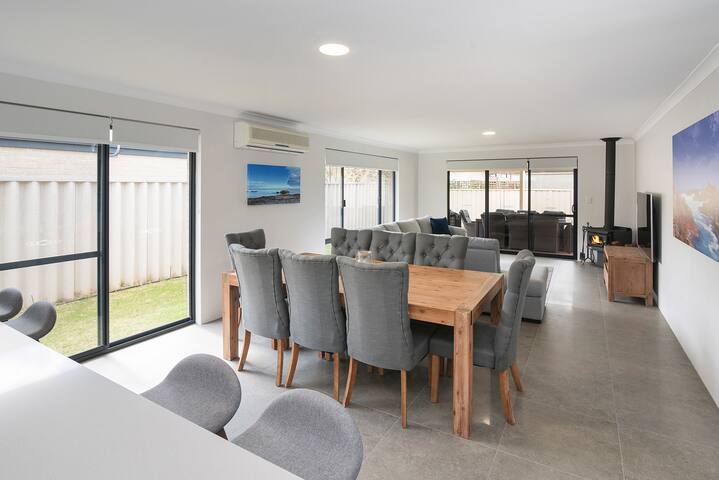 Goin’ Coastal- WIFI, 250 meters to the beach gallery image 3