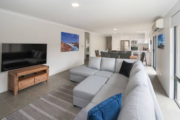 Goin’ Coastal- WIFI, 250 meters to the beach gallery image 2