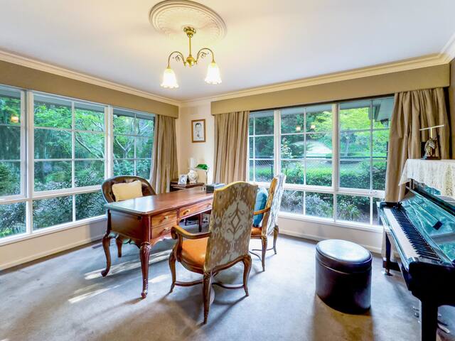 Pride Leisure Tudor House in Park Orchards gallery image 4