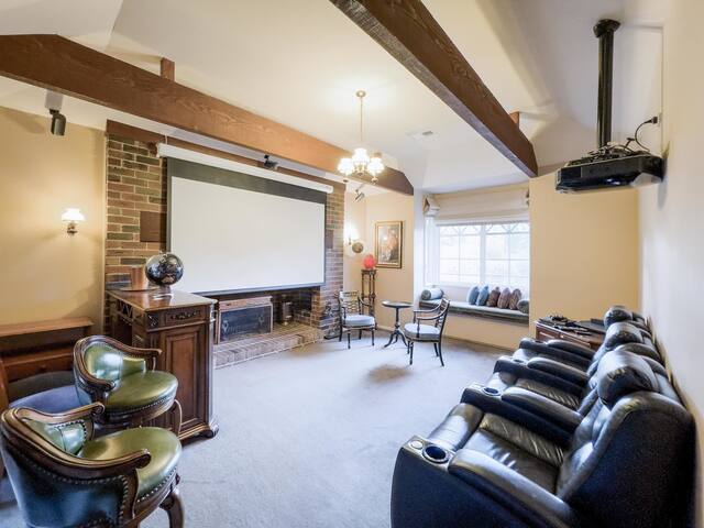 Pride Leisure Tudor House in Park Orchards gallery image 2