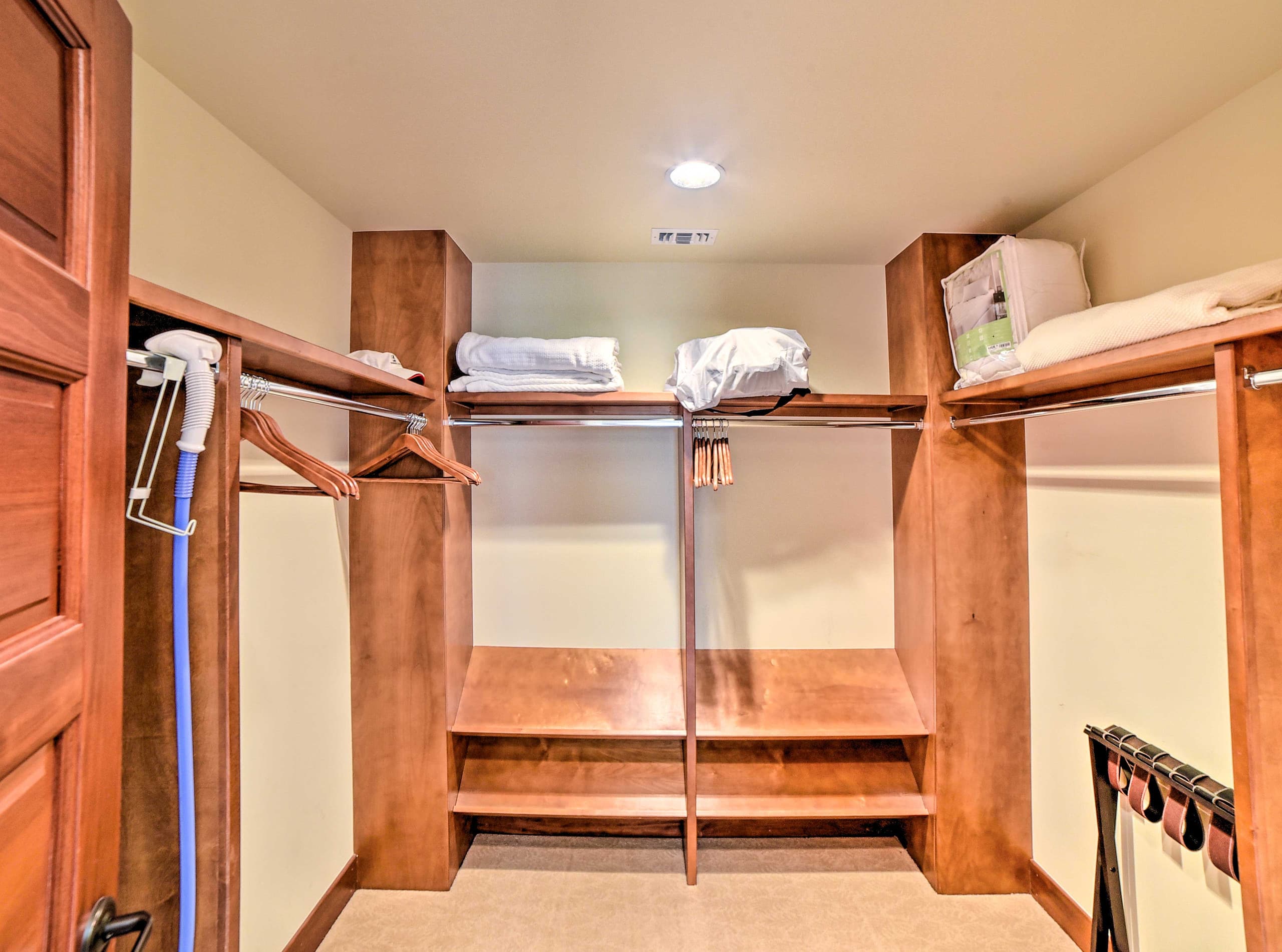 Villa in Waimea · ★4.89 · 3 bedrooms · 4 beds · 3.5 shared baths - Image 12