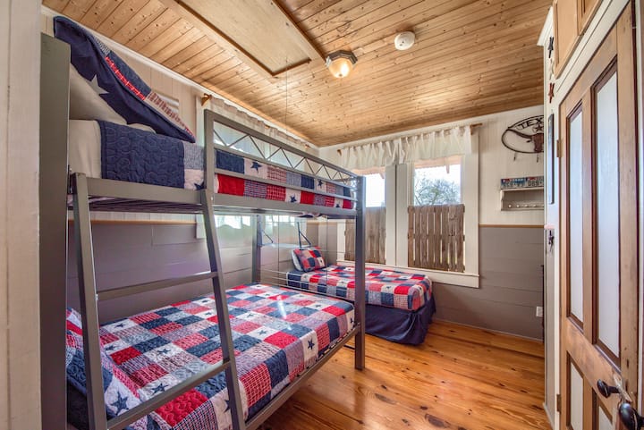 საძინებელი 4