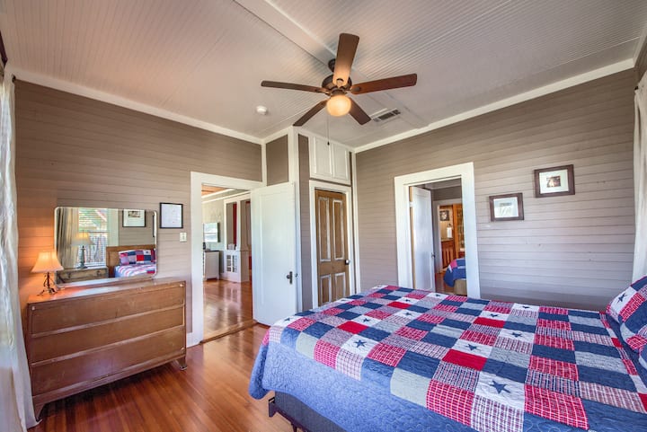 Ქვედა საძინებელი დიდი საწოლით! 