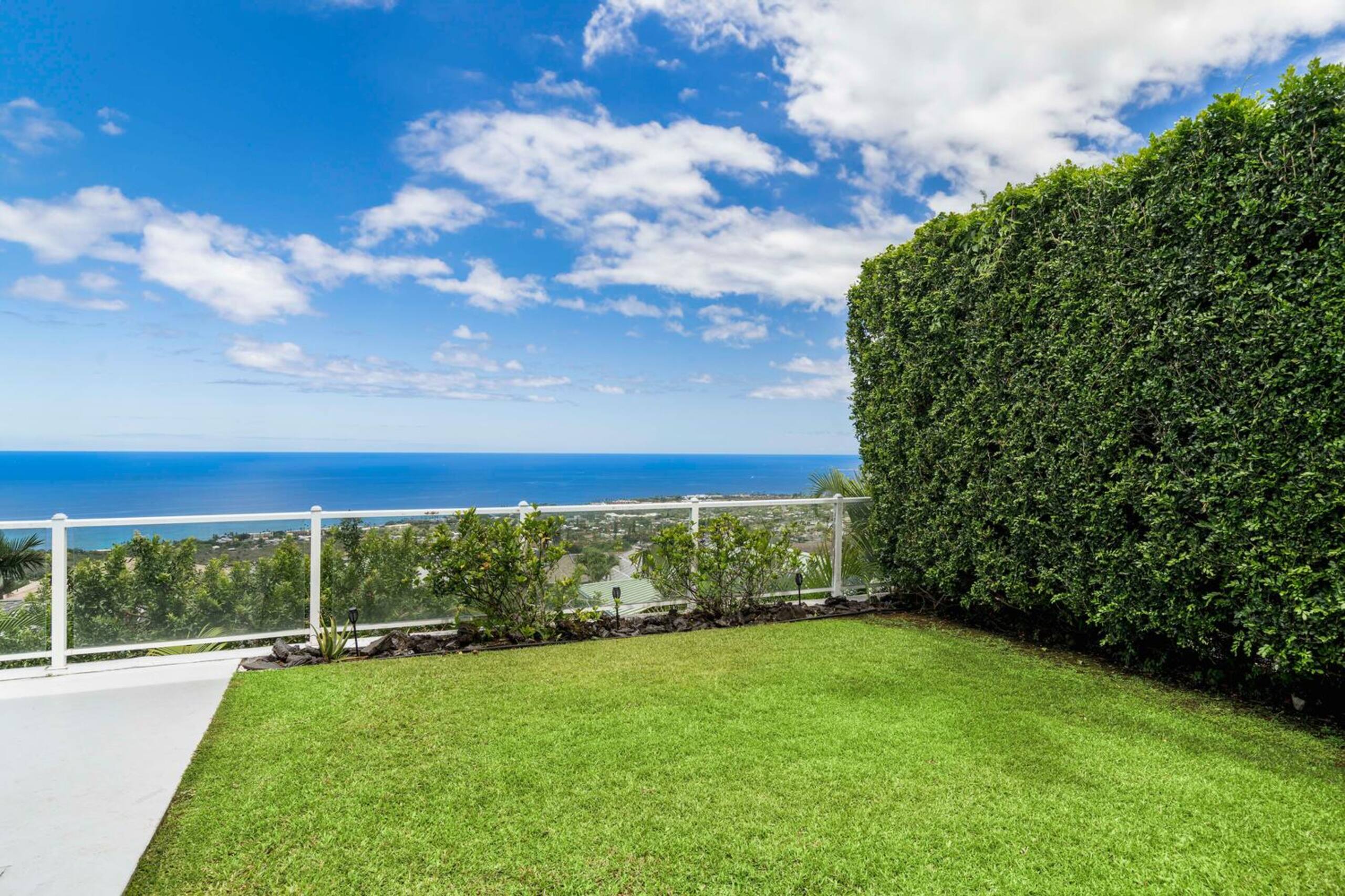 Home in Kailua-Kona · ★4.88 · 3 bedrooms · 6 beds · 3.5 baths - Image 99
