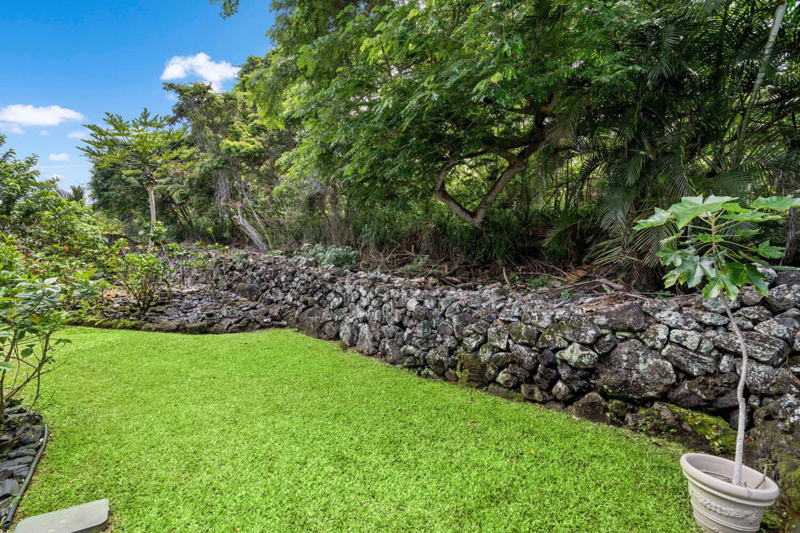Home in Kailua-Kona · ★4.88 · 3 bedrooms · 6 beds · 3.5 baths - Image 96