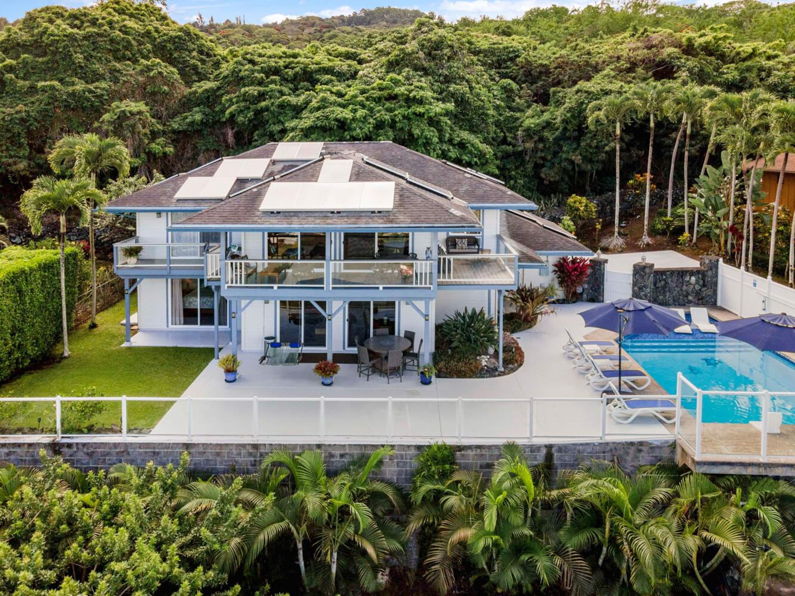 Home in Kailua-Kona · ★4.88 · 3 bedrooms · 6 beds · 3.5 baths - Image 92