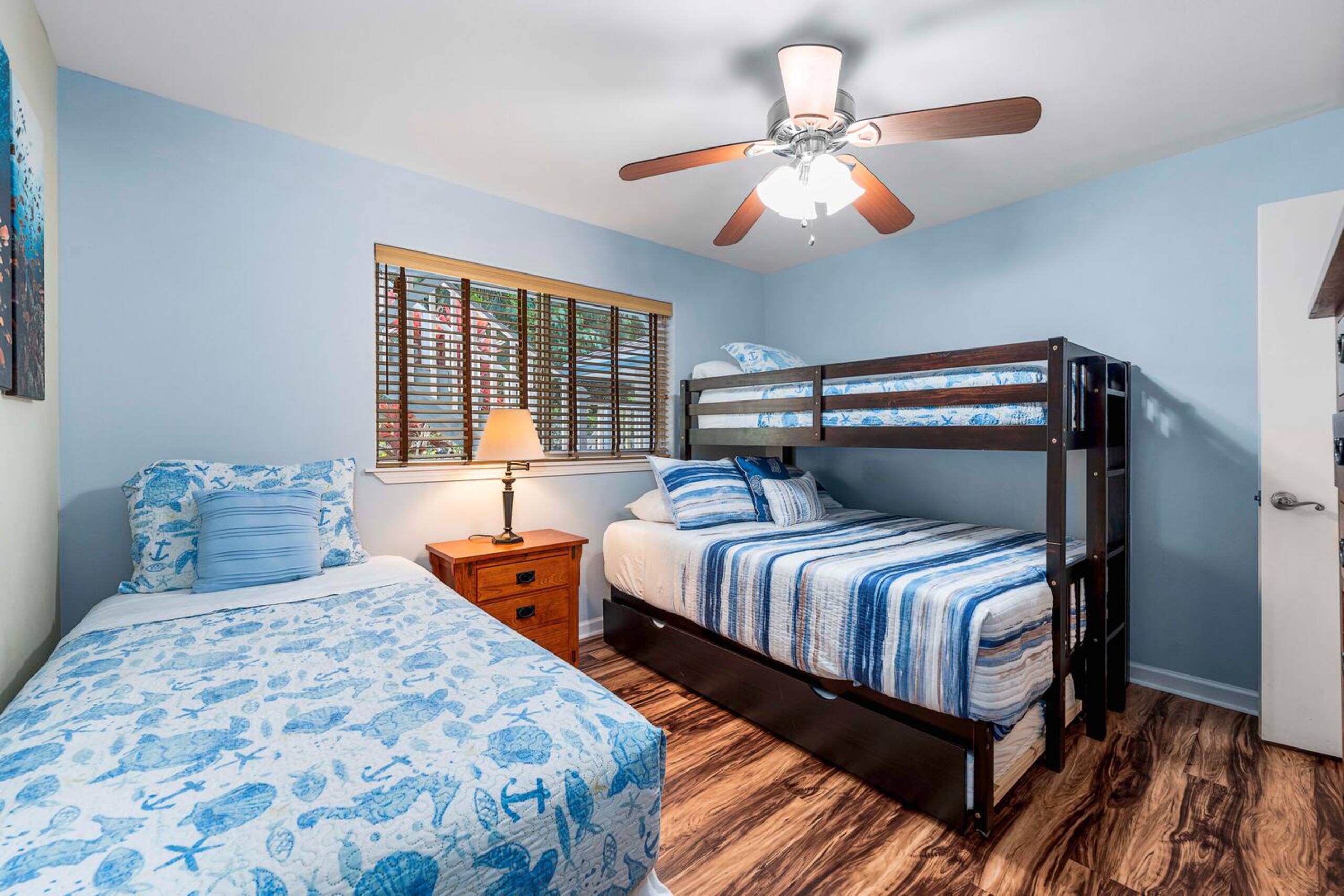 Home in Kailua-Kona · ★4.88 · 3 bedrooms · 6 beds · 3.5 baths - Image 83