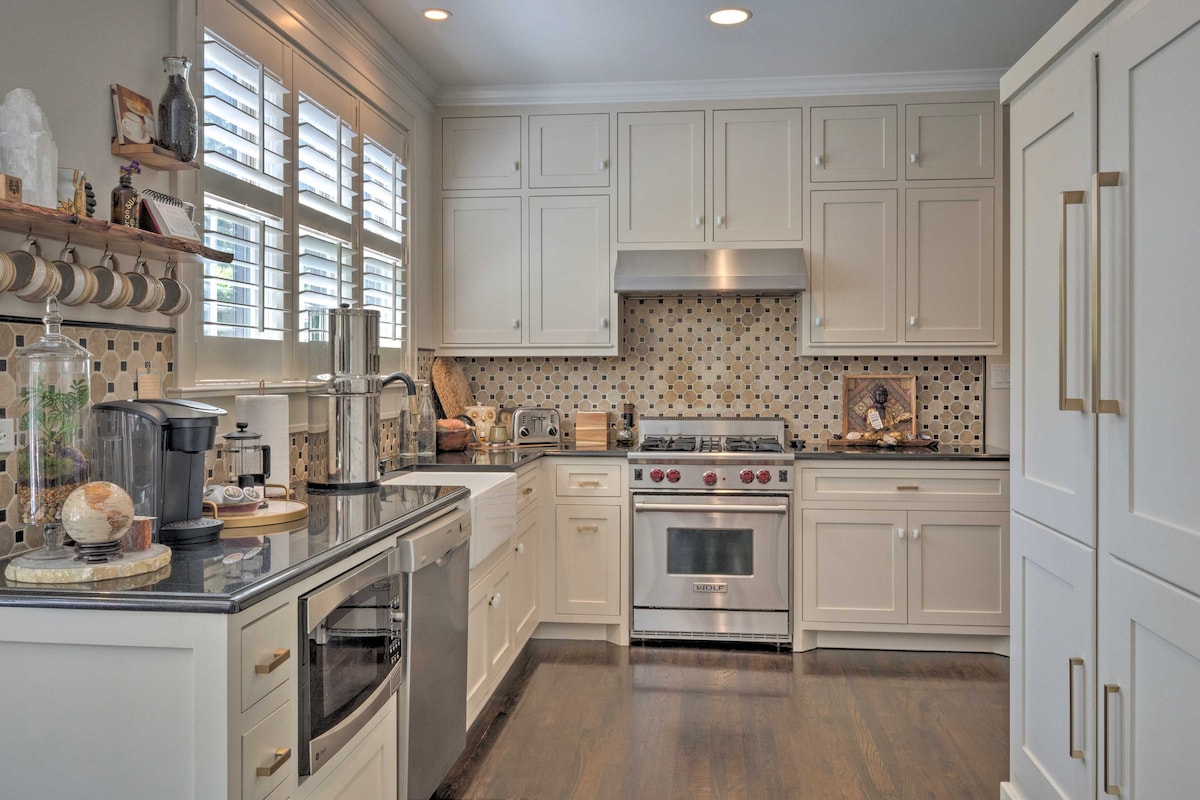 Pool & Hot Tub: Ideally Located 'Austin Oasis'