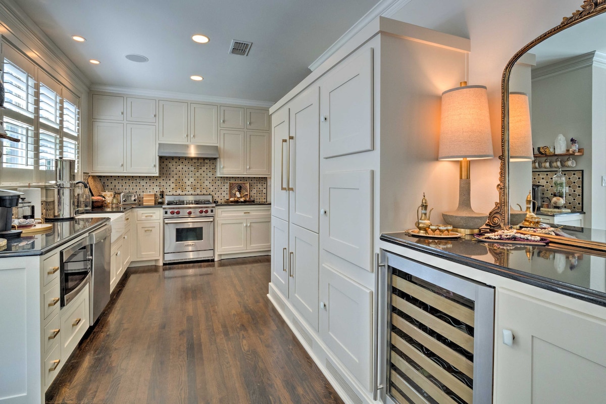 Pool & Hot Tub: Ideally Located 'Austin Oasis'