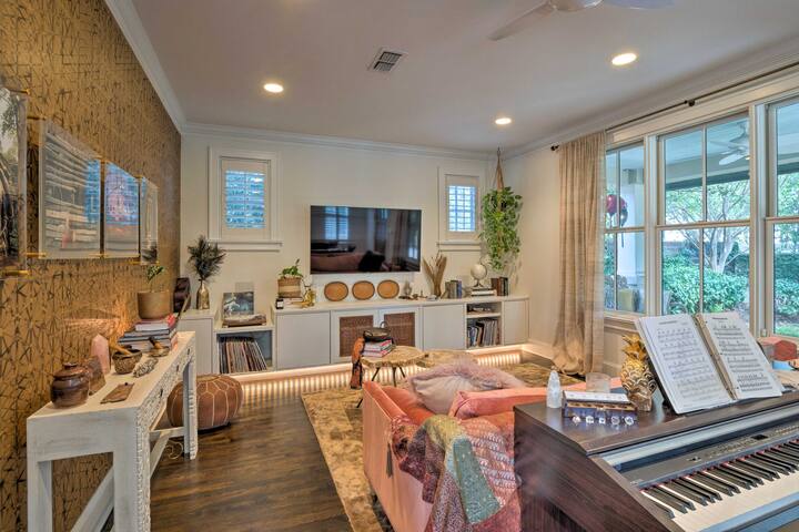 Pool & Hot Tub: Ideally Located ‘Austin Oasis’ gallery image 3