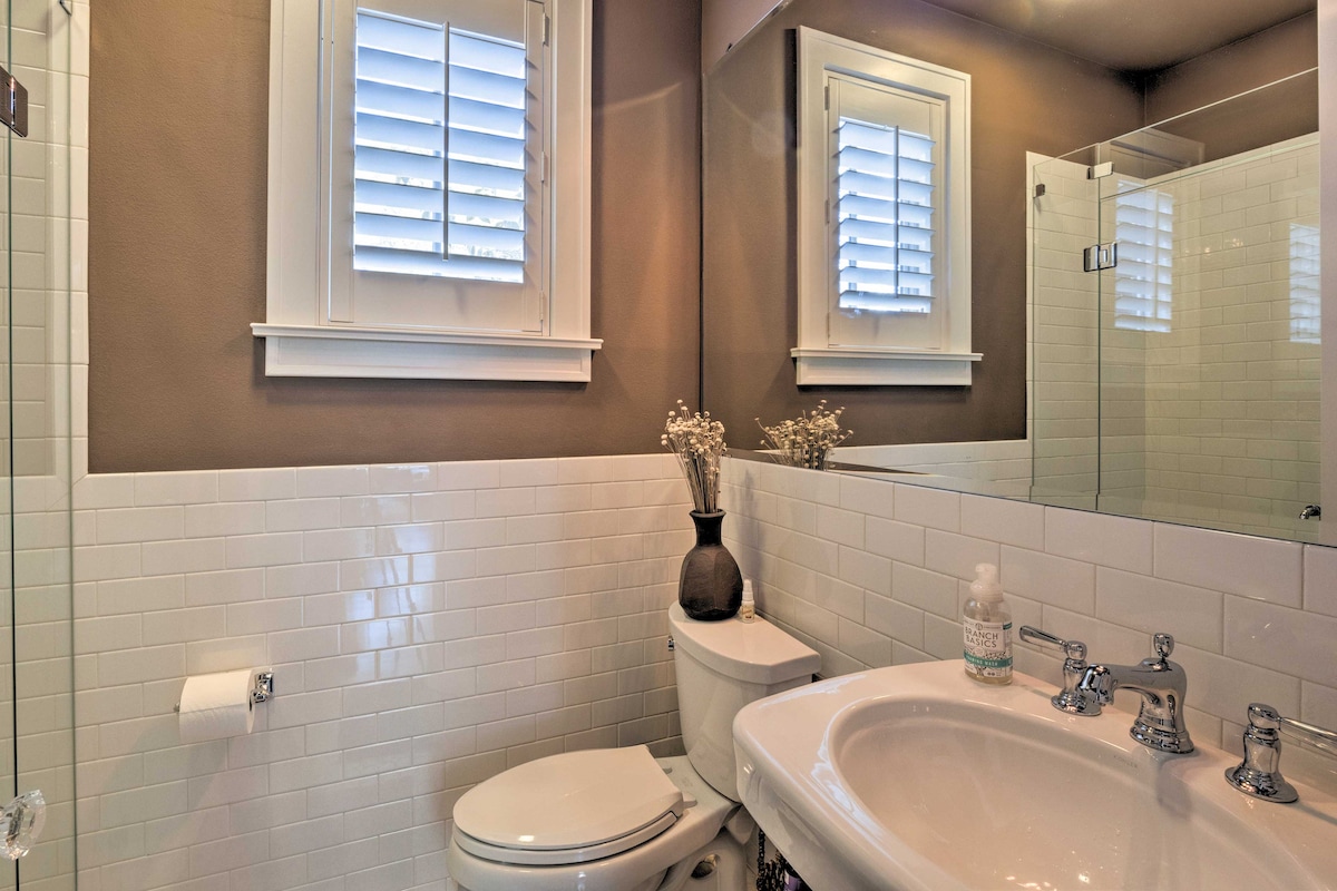 Pool & Hot Tub: Ideally Located 'Austin Oasis'