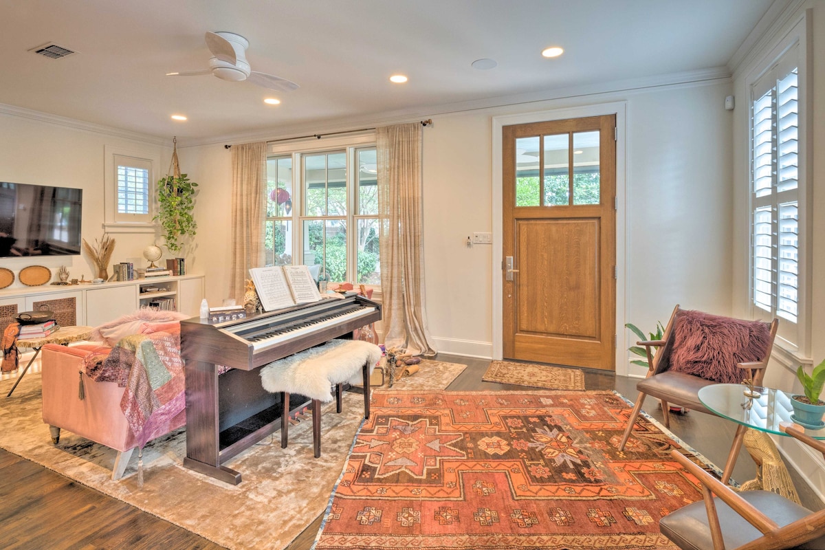 Pool & Hot Tub: Ideally Located 'Austin Oasis'